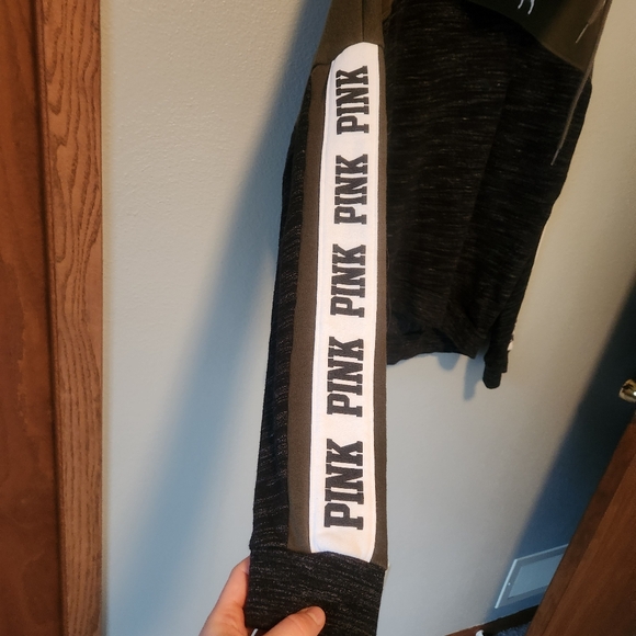 PINK VS Hoodie - Picture 3 of 9